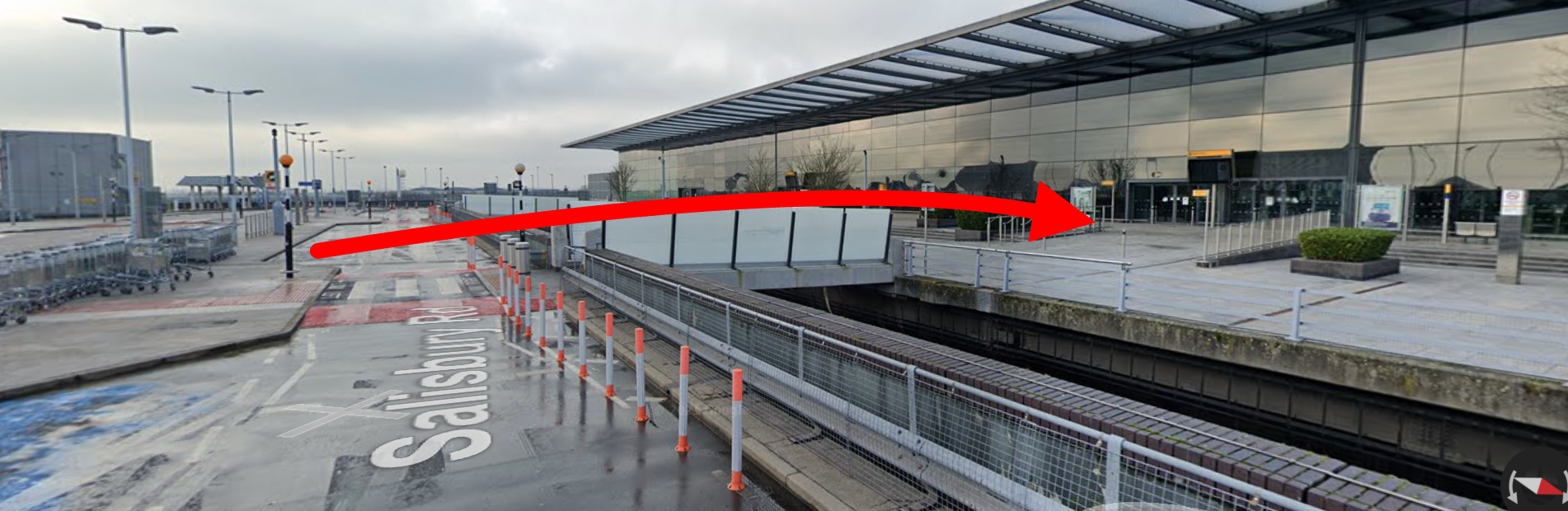 Annotated route arrow along the Salisbury Road passenger drop-off lane outside the London Heathrow Airport Terminal 4 entrance